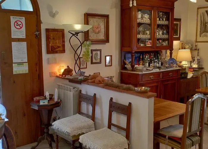 Alfieri לינה וארוחת בוקר 3*