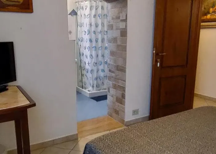 Alfieri לינה וארוחת בוקר